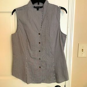 Black/white sleeveless top